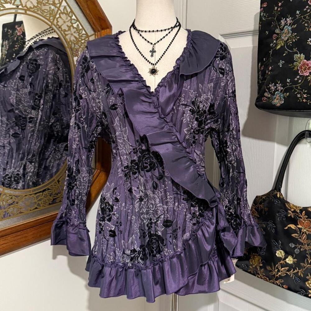 NWT Y2K Dressbarn Dark Purple Black Floral Crinkle Flare Sleeve Ruffle Wrap Top